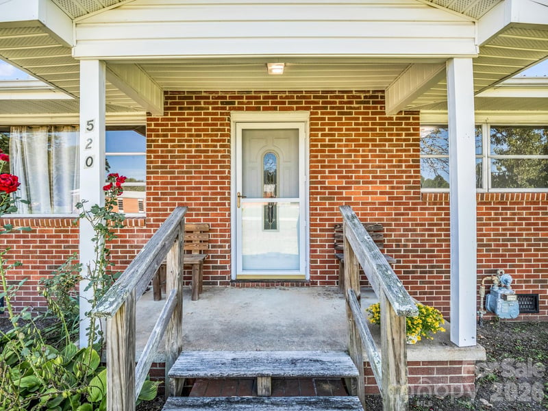 520 Pisgah Dr, Brevard, NC 28712