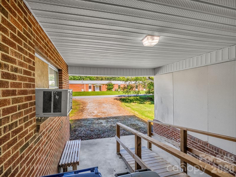 520 Pisgah Dr, Brevard, NC 28712