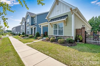 2011 Claybrook Ln, Denver, NC 28037