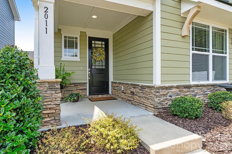2011 Claybrook Ln, Denver, NC 28037
