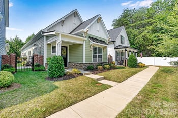 2011 Claybrook Ln, Denver, NC 28037