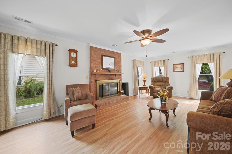 2527 Heathershire Ln, Matthews, NC 28105
