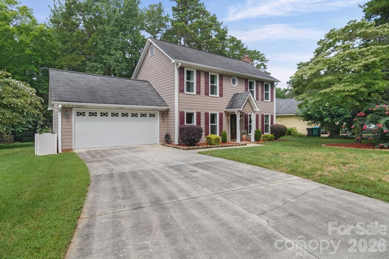 2527 Heathershire Ln, Matthews, NC 28105