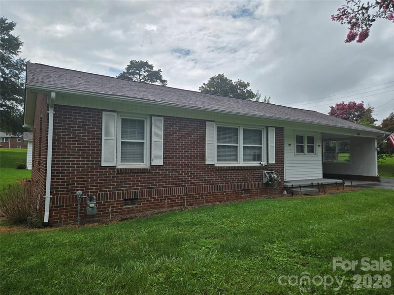 1326 26th St, Hickory, NC 28602