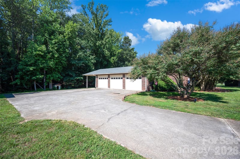 3959 Holly Springs Dr, Newton, NC 28658