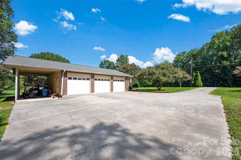 3959 Holly Springs Dr, Newton, NC 28658