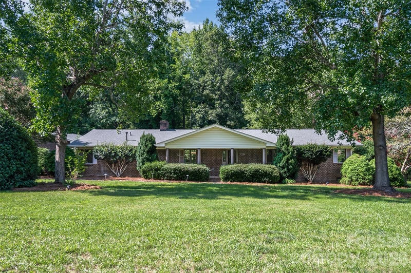 3959 Holly Springs Dr, Newton, NC 28658