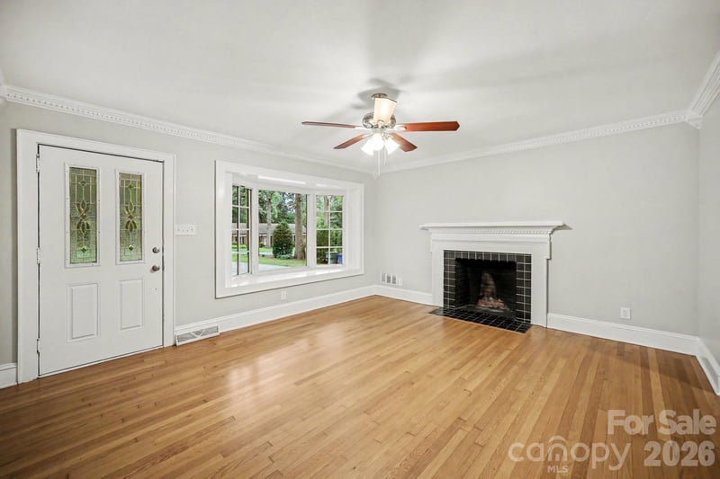 704 1st Avenue Pl, Conover, NC 28613