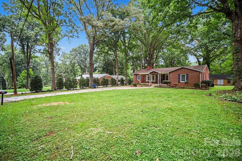 704 1st Avenue Pl, Conover, NC 28613