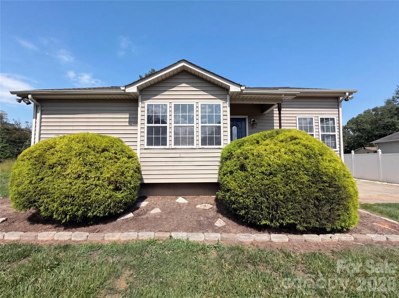 121 Driftwood Dr, Mooresville, NC 28117
