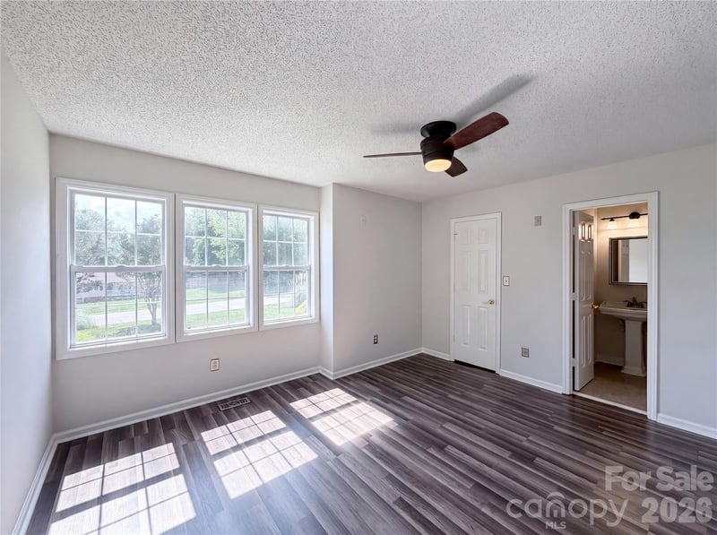 121 Driftwood Dr, Mooresville, NC 28117