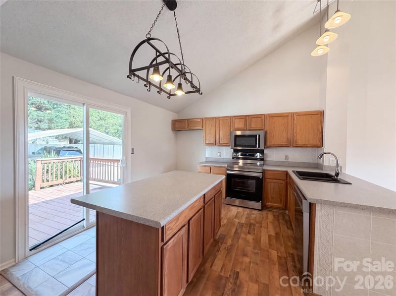 121 Driftwood Dr, Mooresville, NC 28117