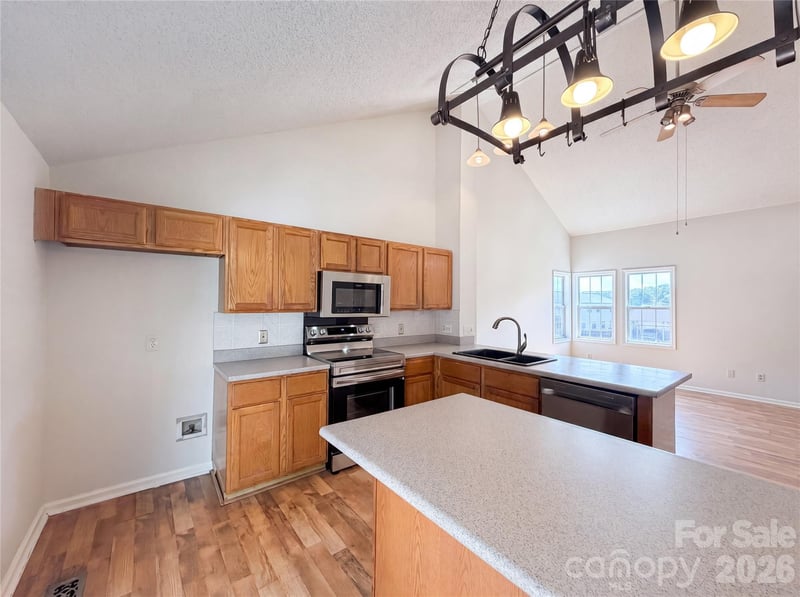121 Driftwood Dr, Mooresville, NC 28117
