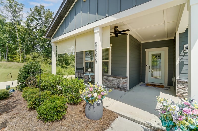 5609 Lavaux Ct, Charlotte, NC 28214
