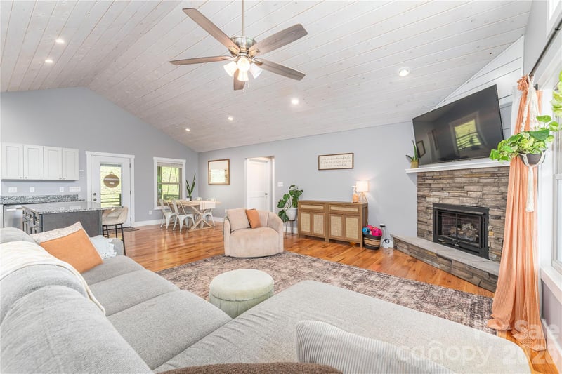 68 Clear View Dr, Mars Hill, NC 28754