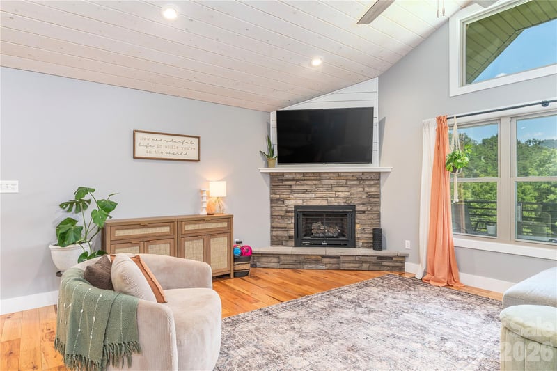 68 Clear View Dr, Mars Hill, NC 28754