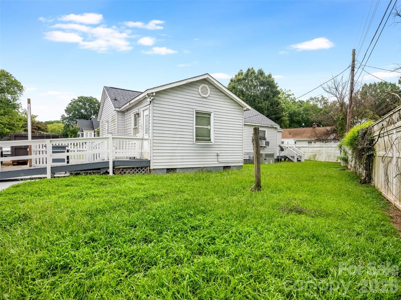 646 Marsh Rd, Charlotte, NC 28209