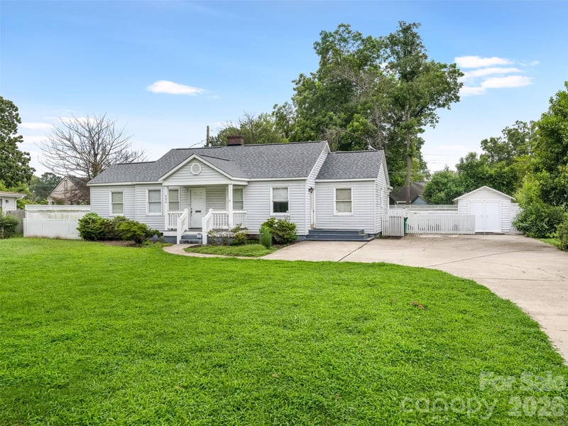646 Marsh Rd, Charlotte, NC 28209
