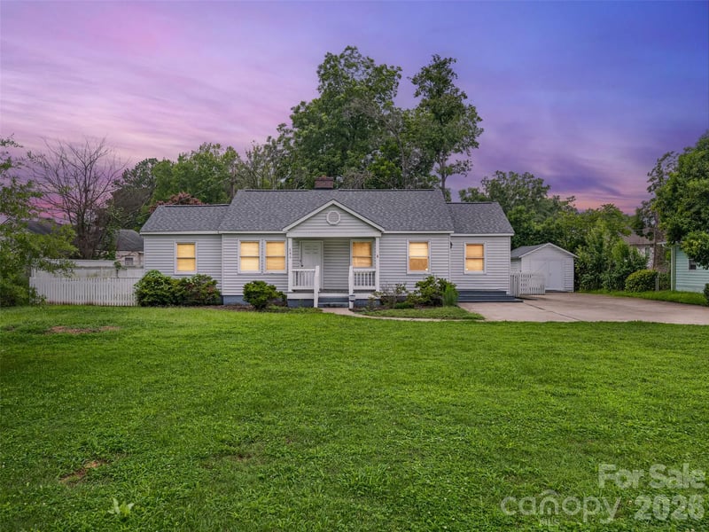 646 Marsh Rd, Charlotte, NC 28209
