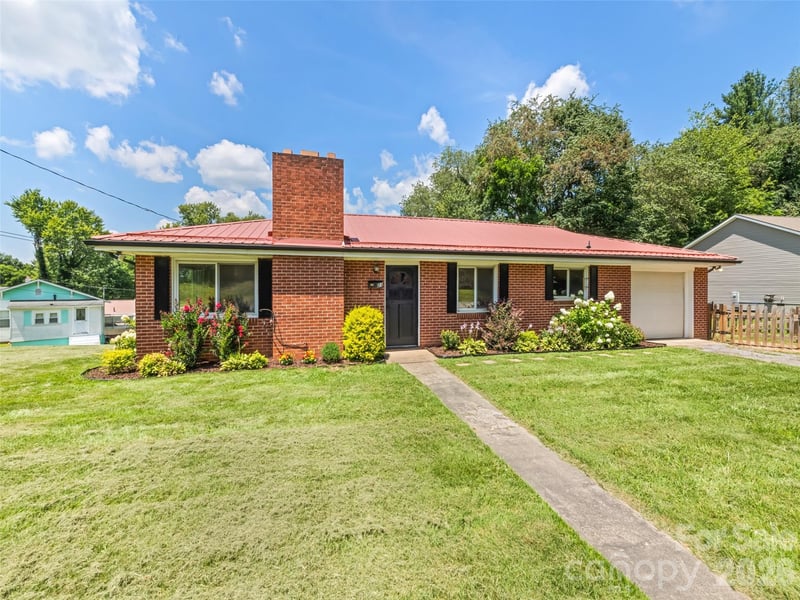23 Elm St, Canton, NC 28716