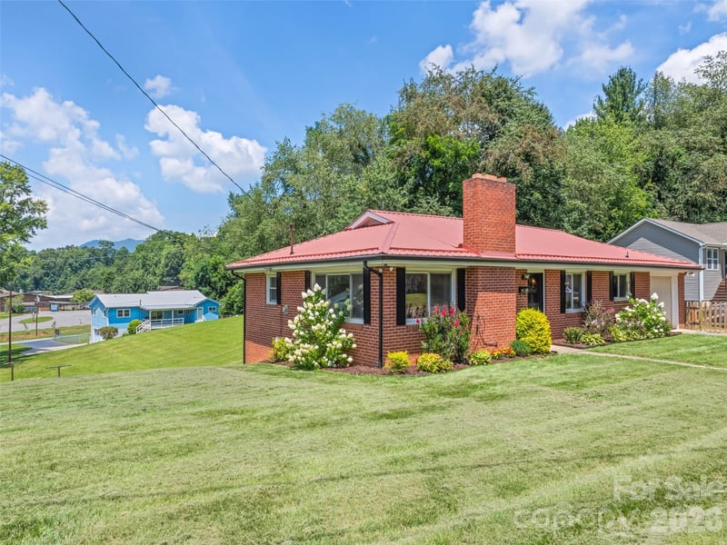 23 Elm St, Canton, NC 28716