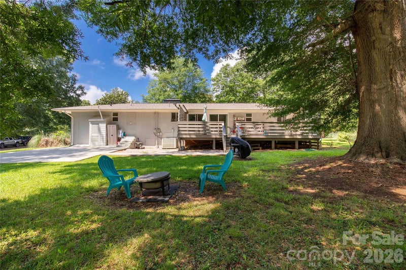1405 Lakeview Dr, Pineville, NC 28134