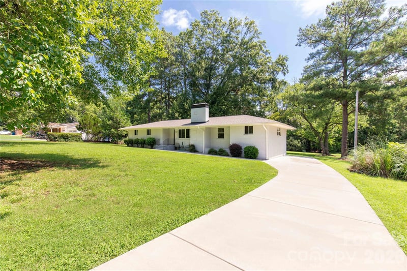 1405 Lakeview Dr, Pineville, NC 28134