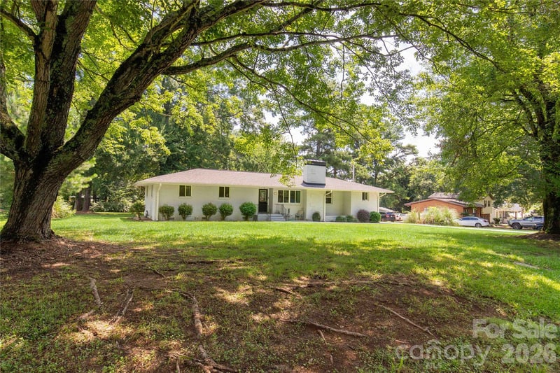 1405 Lakeview Dr, Pineville, NC 28134