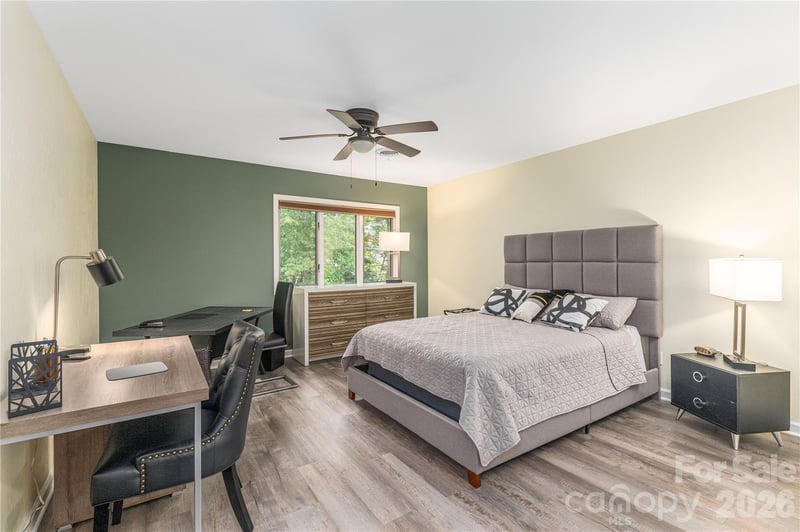 204 Live Oak Ln, Hendersonville, NC 28791