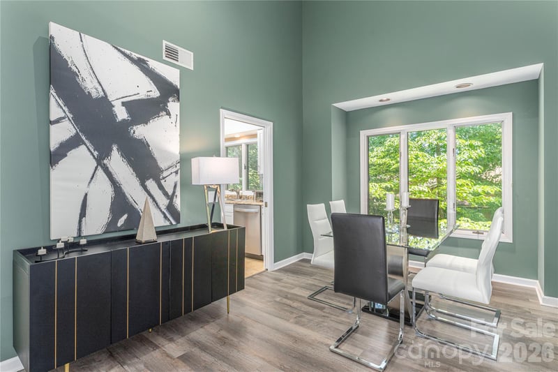 204 Live Oak Ln, Hendersonville, NC 28791