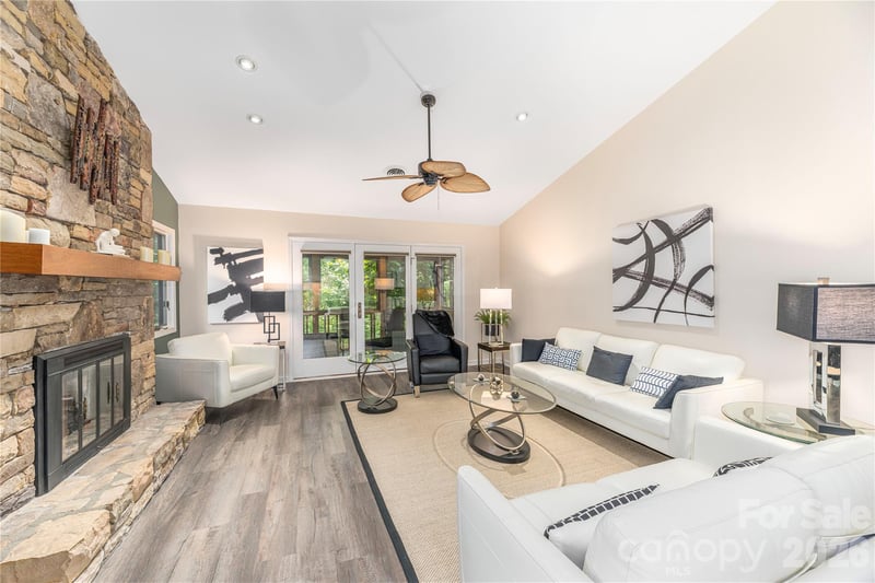 204 Live Oak Ln, Hendersonville, NC 28791