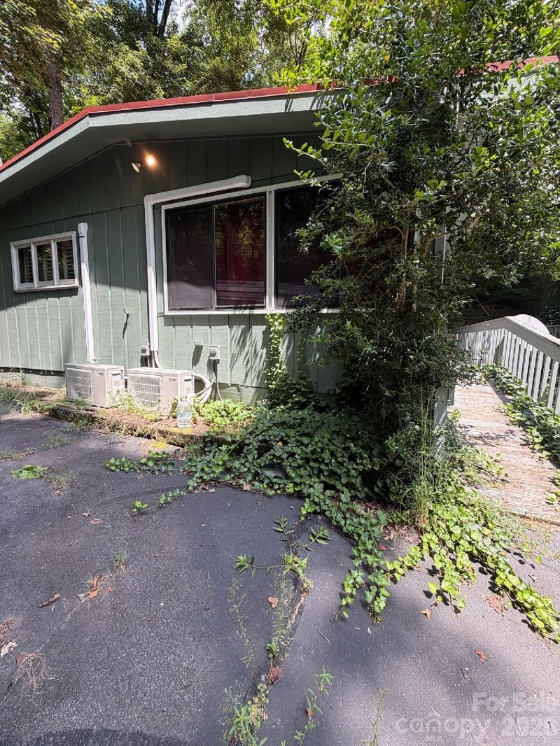 232 Island Creek Rd, Lake Lure, NC 28746