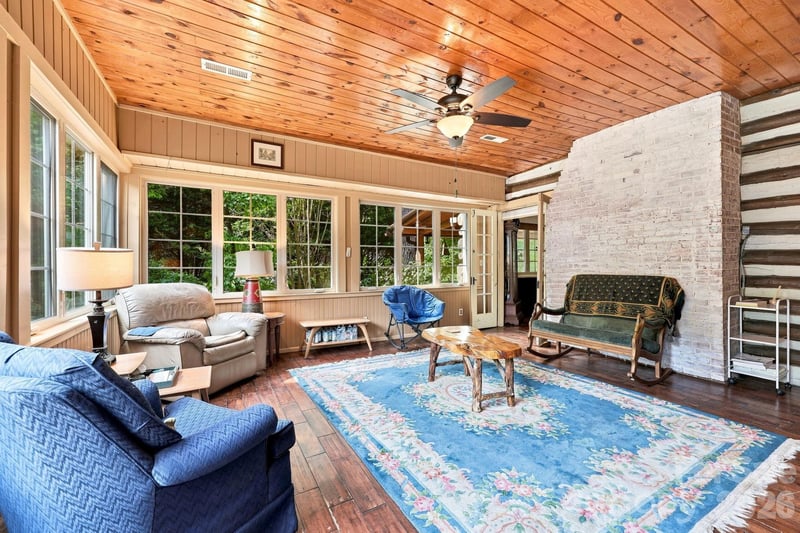 1925 Laurel Park Hw, Hendersonville, NC 28739