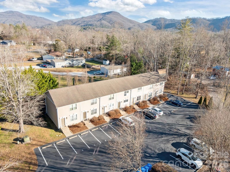 4 Meadow Glen Dr, Fletcher, NC 28732