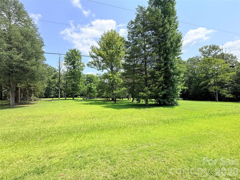 329 Pineview Court Ln, Lancaster, SC 29720