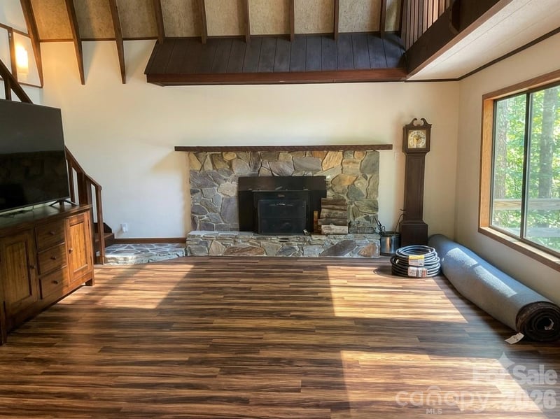 903 Winter Star Loop, Burnsville, NC 28714