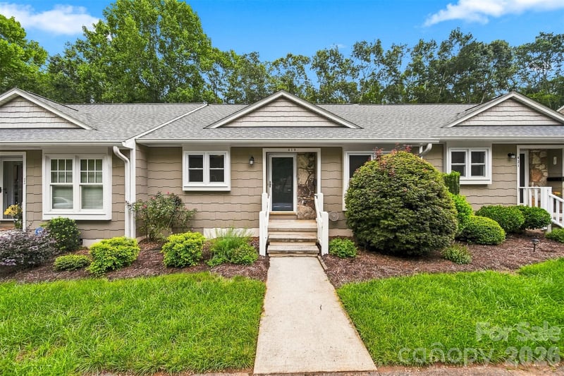 419 19th Avenue Ct, Hickory, NC 28601