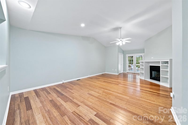 419 19th Avenue Ct, Hickory, NC 28601