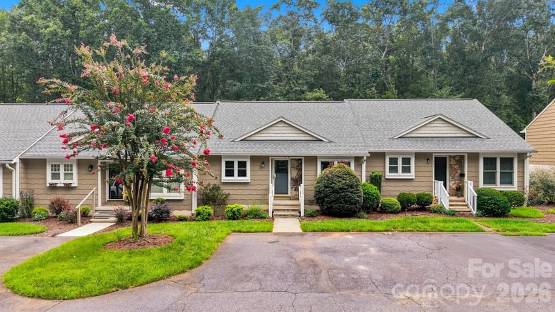 419 19th Avenue Ct, Hickory, NC 28601