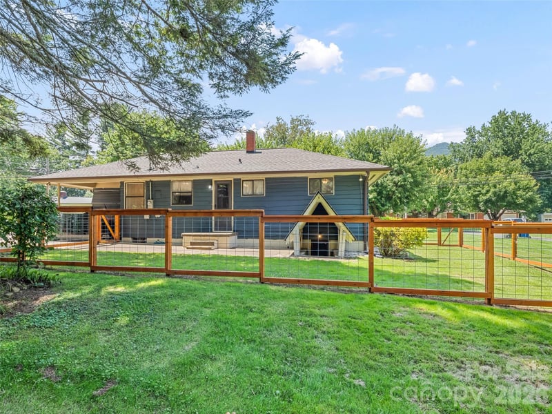 713 Brown Ave, Waynesville, NC 28786