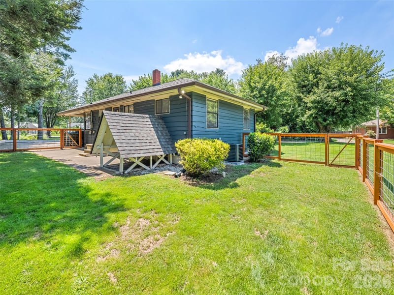 713 Brown Ave, Waynesville, NC 28786