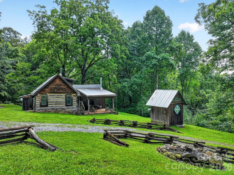 142 Marquis Ln, Waynesville, NC 28785