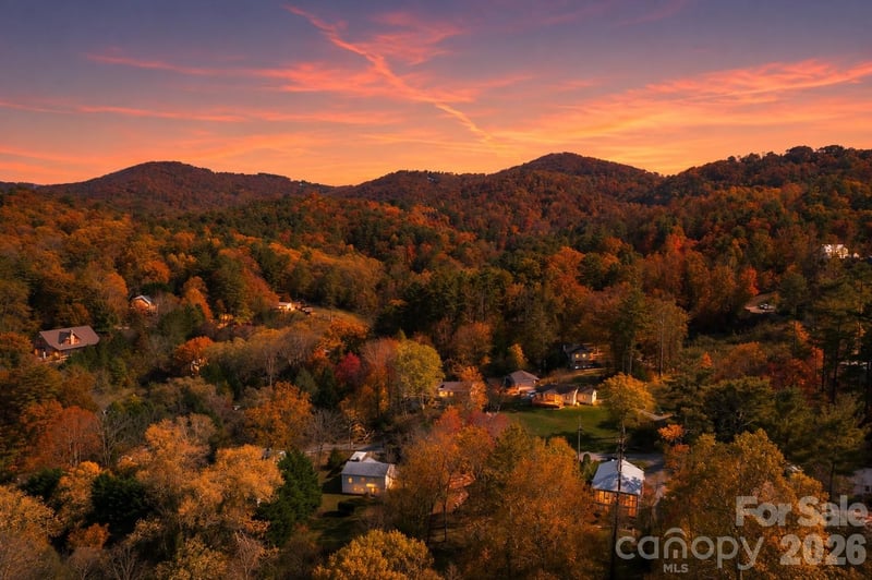 13 Bassett Rd, Asheville, NC 28804