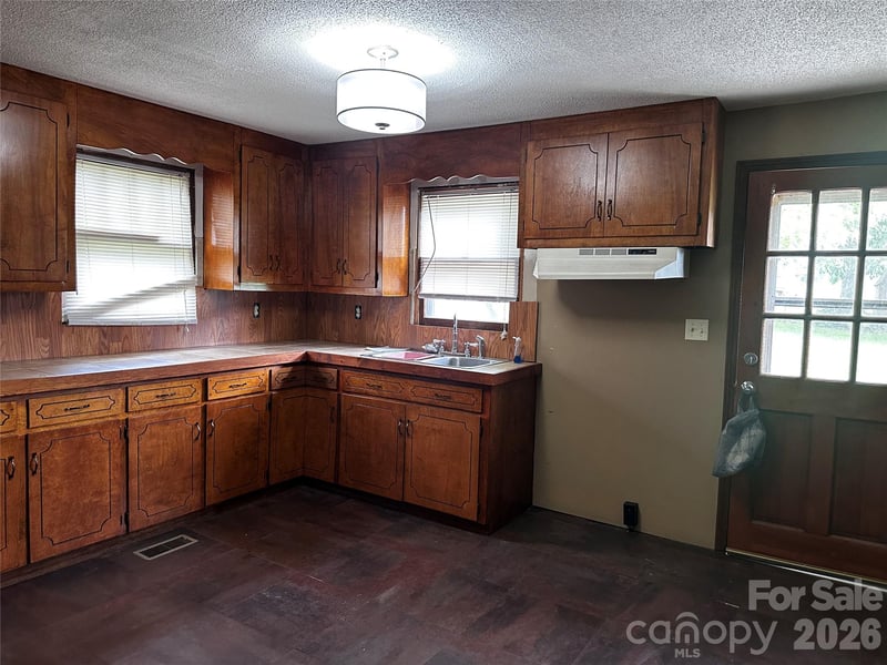 2202 Brookview Ave, Kannapolis, NC 28081
