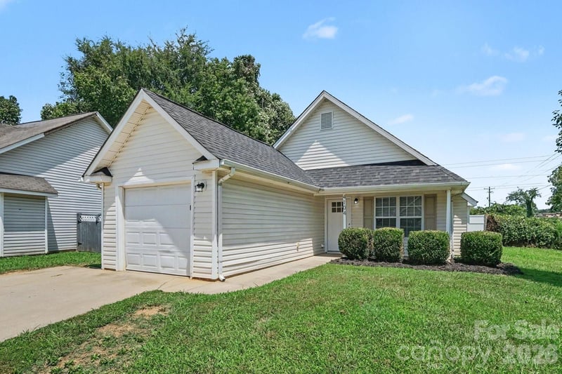 4104 Canyon Creek Ln, Charlotte, NC 28216