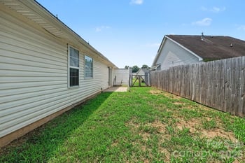 4104 Canyon Creek Ln, Charlotte, NC 28216