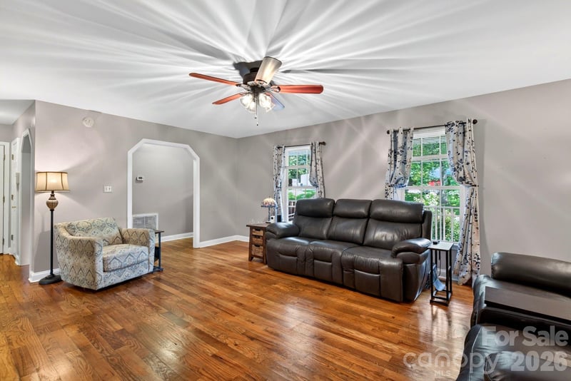 47 Royal Oaks Rd, Arden, NC 28704