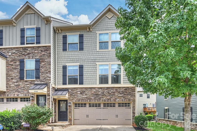 1940 Catkin Ln, Charlotte, NC 28205