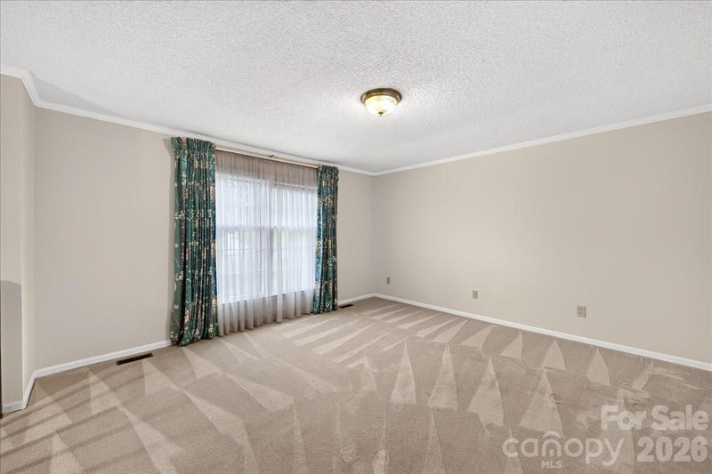 5000 Cedar Forest Dr, Charlotte, NC 28226