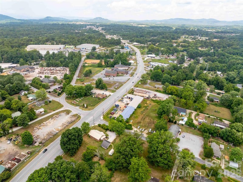 103 King St, East Flat Rock, NC 28726